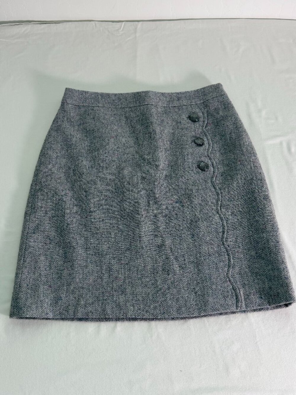 Talbots Petite Wool Blend Herringbone Skirt Gray Button Detail Size 4P Classic P